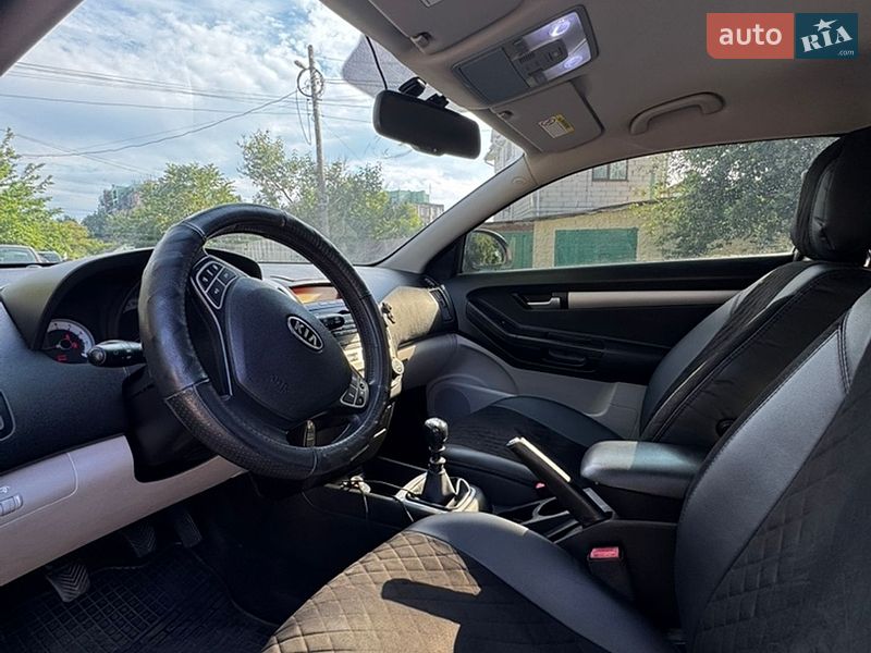 Хэтчбек Kia Ceed 2009 в Одессе