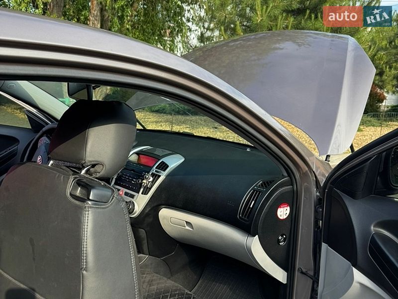 Хэтчбек Kia Ceed 2009 в Одессе