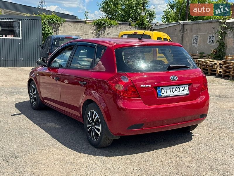 Хэтчбек Kia Ceed 2008 в Полтаве
