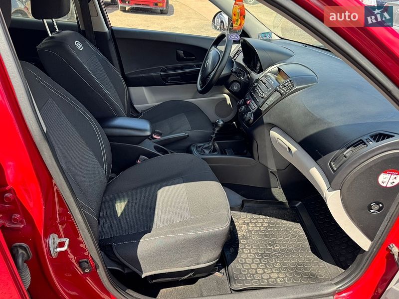 Хэтчбек Kia Ceed 2008 в Полтаве