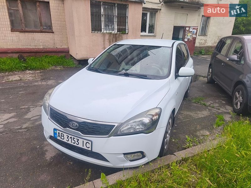 AUTO.RIA – Купити Білі авто Kia Cід - продаж Kia Ceed Білого кольору