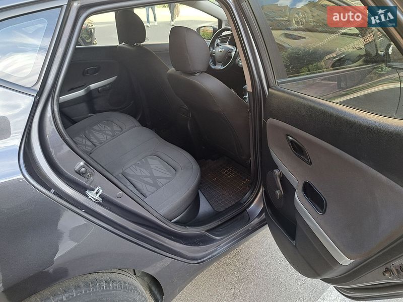 Хэтчбек Kia Ceed 2013 в Киеве