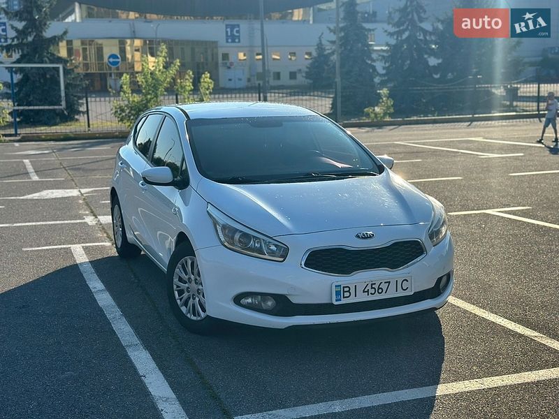 Хетчбек Kia Ceed 2012 в Києві фото 3 Хетчбек Kia Ceed 2012 в Києві