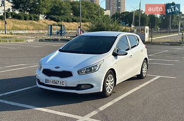 Хетчбек Kia Ceed 2012 в Києві фото 4 Хетчбек Kia Ceed 2012 в Києві