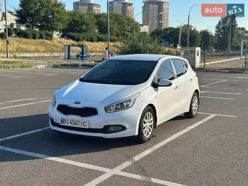 Хетчбек Kia Ceed 2012 в Києві фото 4 Хетчбек Kia Ceed 2012 в Києві