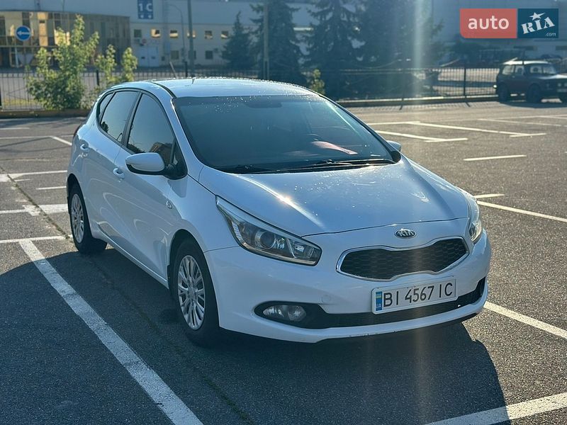 Хетчбек Kia Ceed 2012 в Києві фото 5 Хетчбек Kia Ceed 2012 в Києві