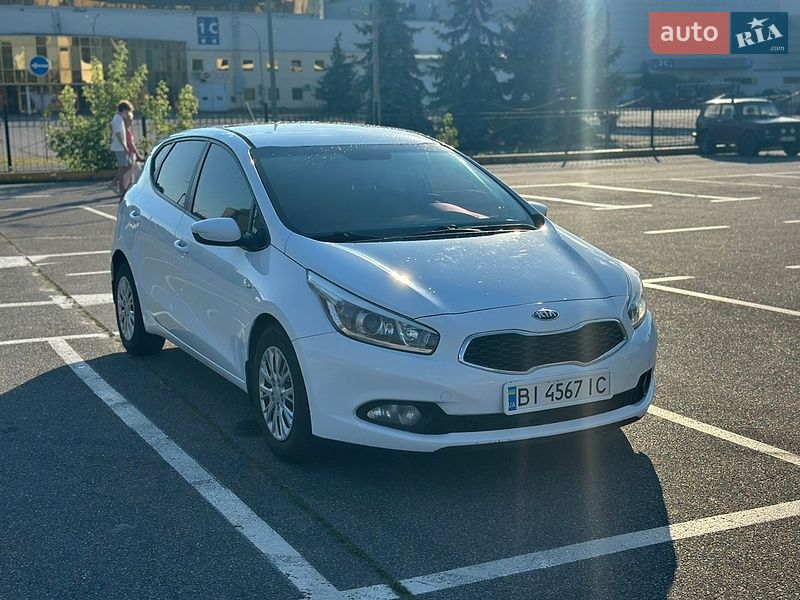 Хетчбек Kia Ceed 2012 в Києві фото 6 Хетчбек Kia Ceed 2012 в Києві