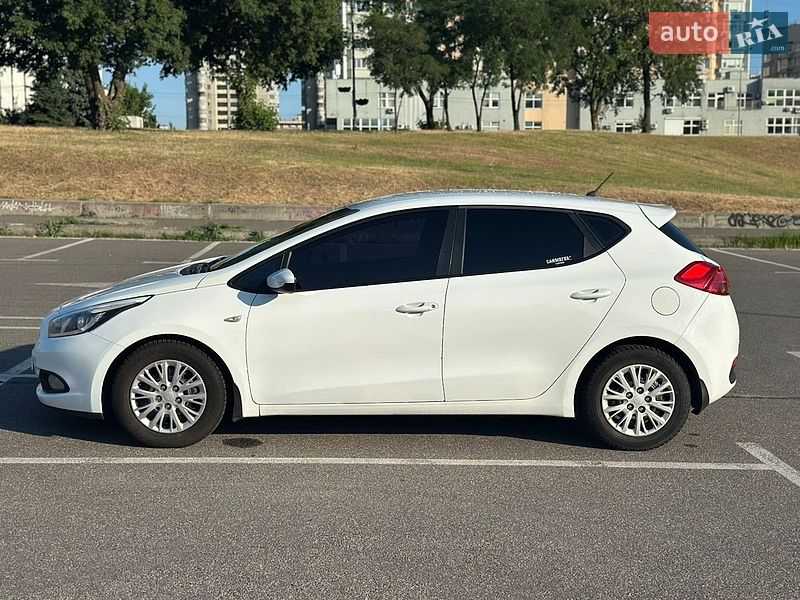 Хетчбек Kia Ceed 2012 в Києві фото 10 Хетчбек Kia Ceed 2012 в Києві