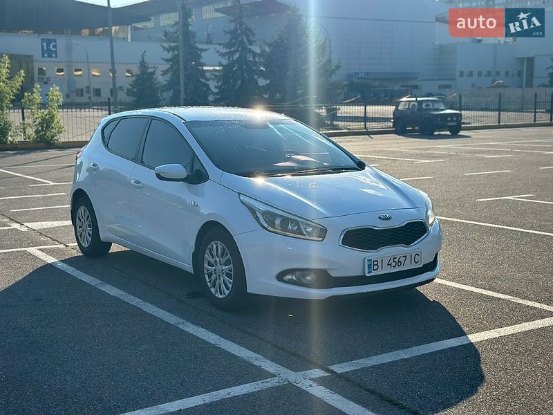 Хетчбек Kia Ceed 2012 в Києві фото 8 Хетчбек Kia Ceed 2012 в Києві