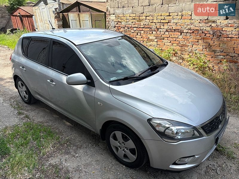 Хэтчбек Kia Ceed 2009 в Днепре