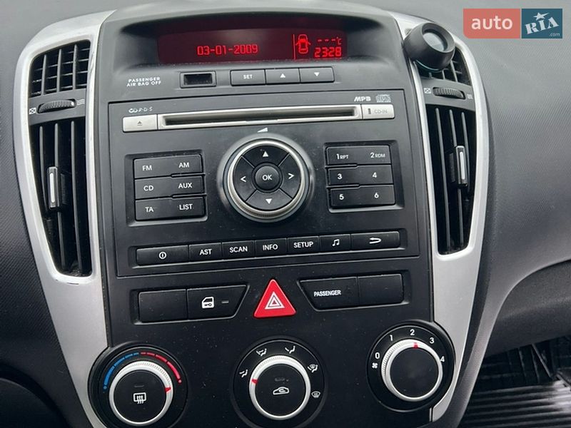 Хэтчбек Kia Ceed 2010 в Кицмани