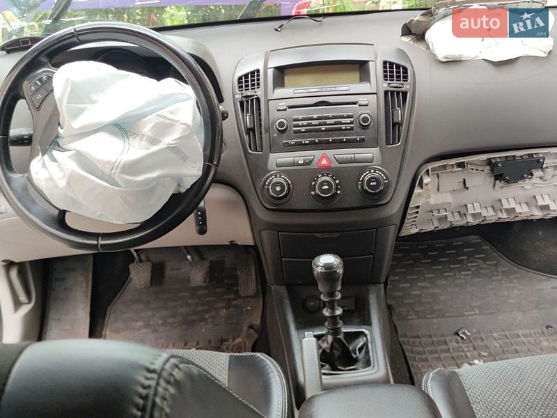 Хэтчбек Kia Ceed 2008 в Одессе
