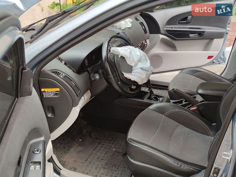 Хэтчбек Kia Ceed 2008 в Одессе
