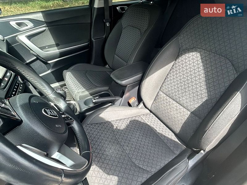 Хэтчбек Kia Ceed 2020 в Киеве