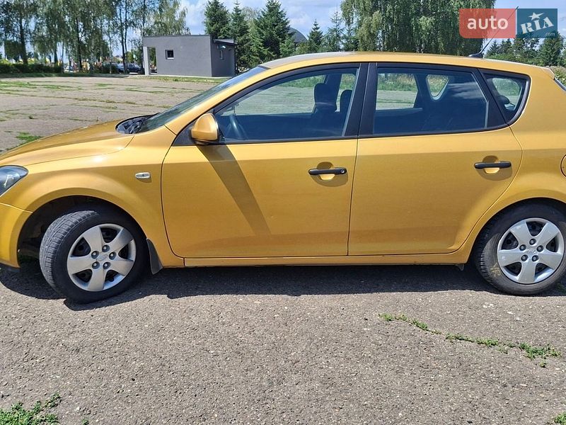 Хэтчбек Kia Ceed 2007 в Черновцах