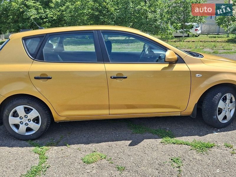 Хэтчбек Kia Ceed 2007 в Черновцах