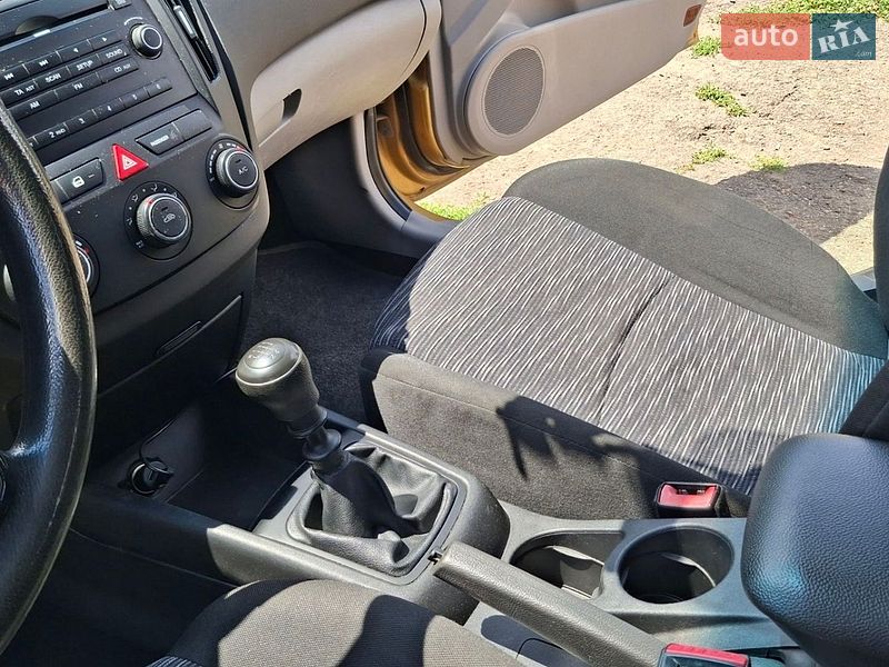 Хэтчбек Kia Ceed 2007 в Черновцах