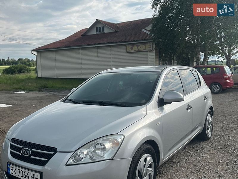 Хетчбек Kia Ceed 2008 в Дубні