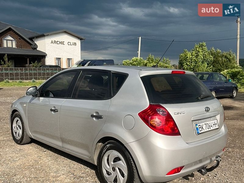 Хетчбек Kia Ceed 2008 в Дубні