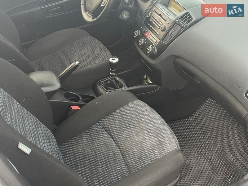 Хетчбек Kia Ceed 2008 в Дубні