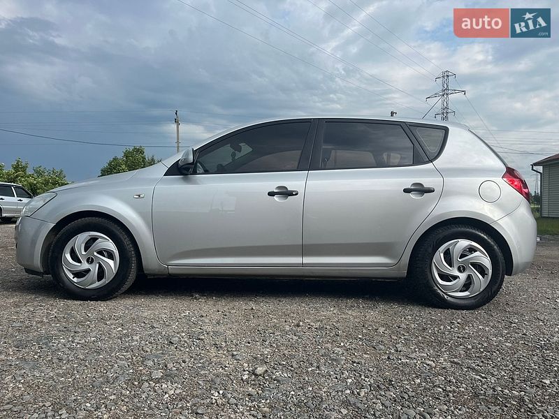 Хетчбек Kia Ceed 2008 в Дубні