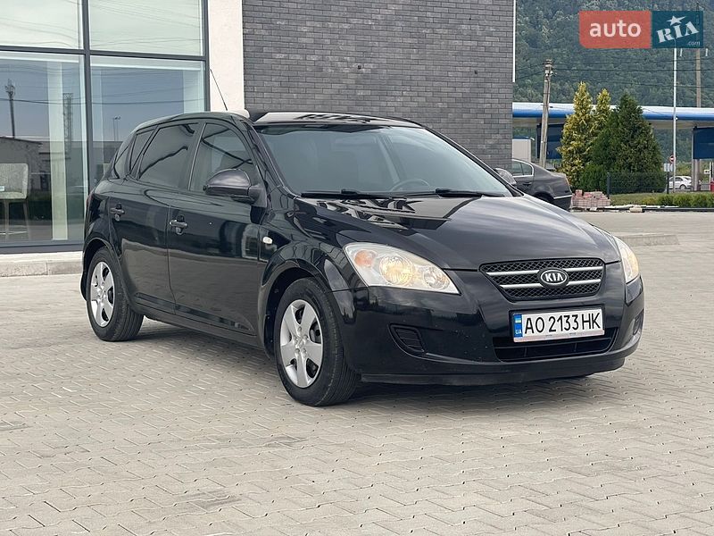 Хэтчбек Kia Ceed 2007 в Хусте