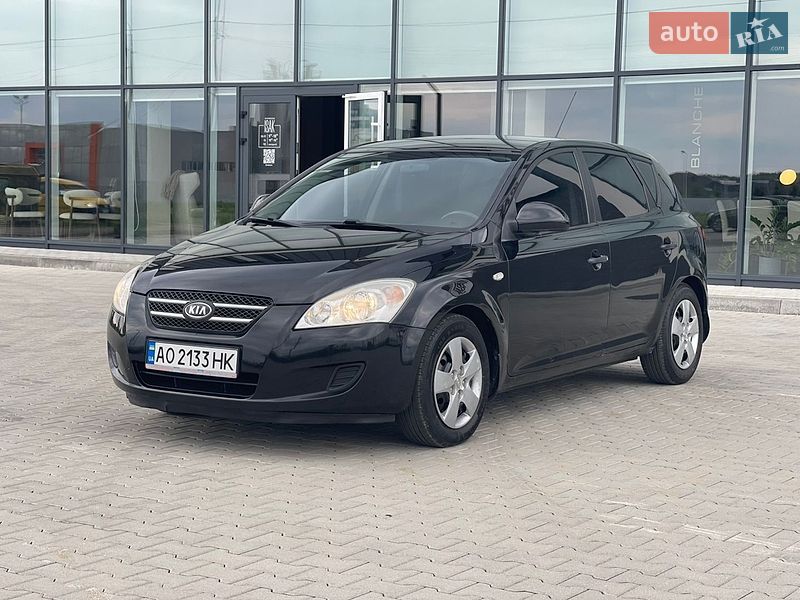 Хэтчбек Kia Ceed 2007 в Хусте