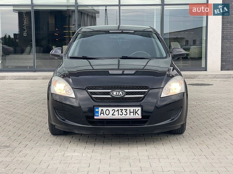 Хэтчбек Kia Ceed 2007 в Хусте
