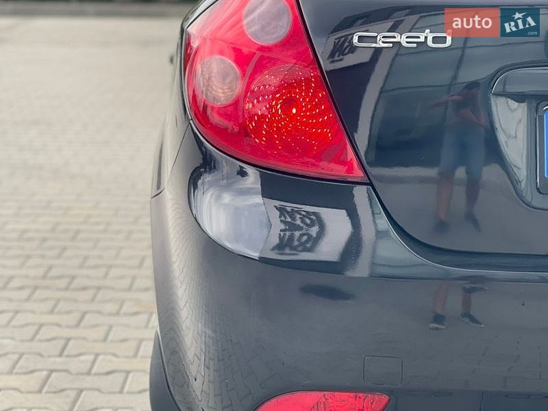 Хэтчбек Kia Ceed 2007 в Хусте