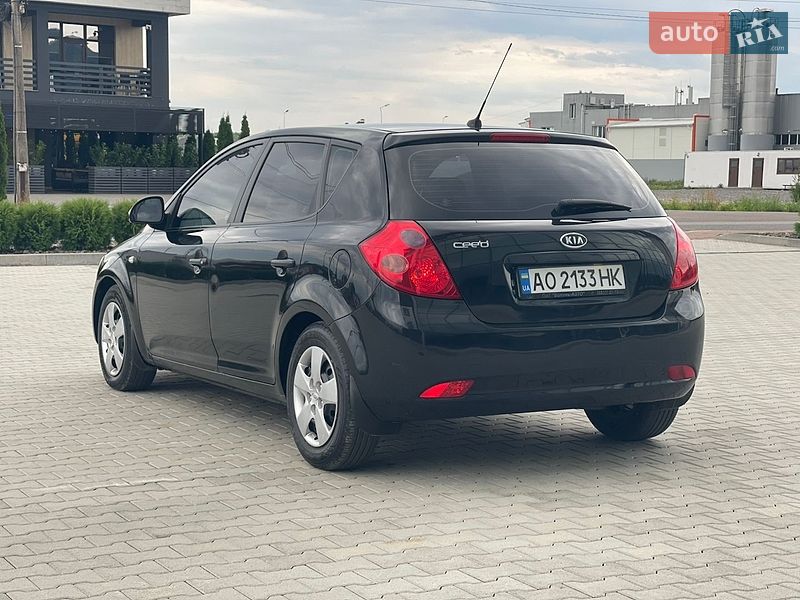 Хэтчбек Kia Ceed 2007 в Хусте