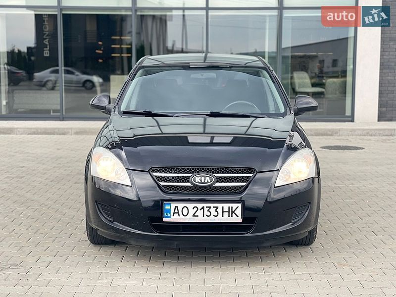 Хэтчбек Kia Ceed 2007 в Хусте