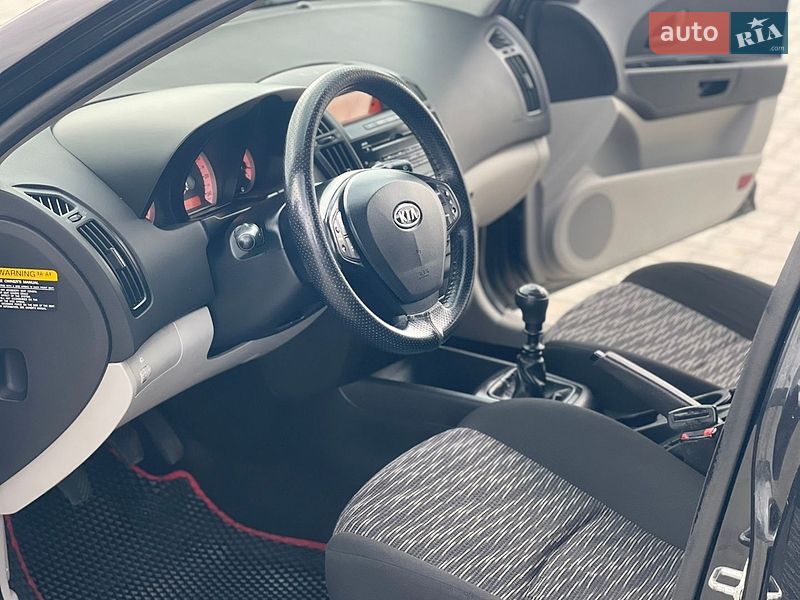 Хэтчбек Kia Ceed 2007 в Хусте