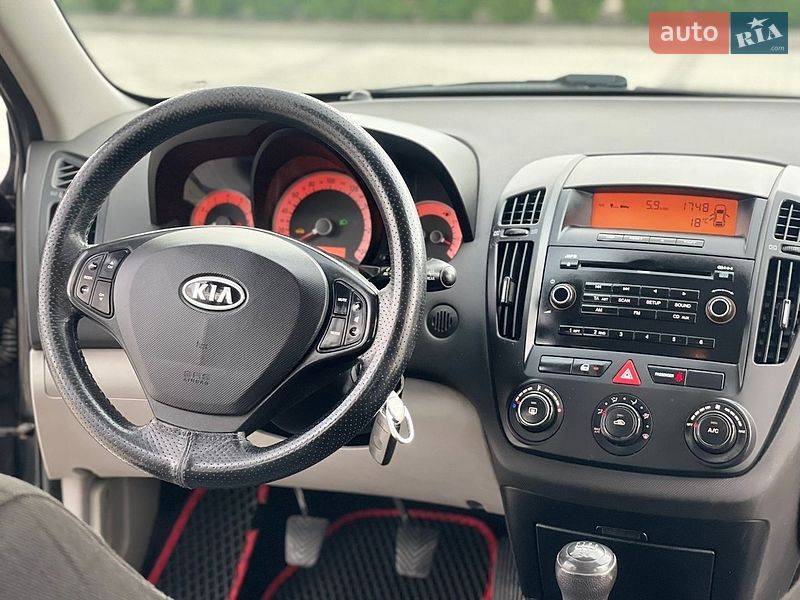 Хэтчбек Kia Ceed 2007 в Хусте