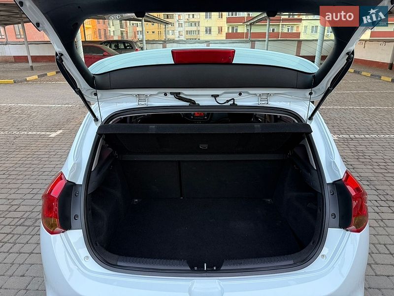 Хэтчбек Kia Ceed 2012 в Одессе