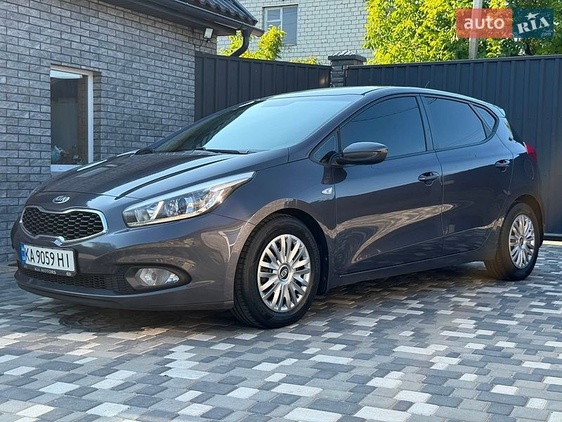 Хэтчбек Kia Ceed 2012 в Чернигове
