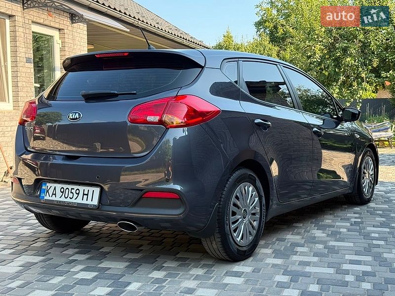 Хэтчбек Kia Ceed 2012 в Чернигове