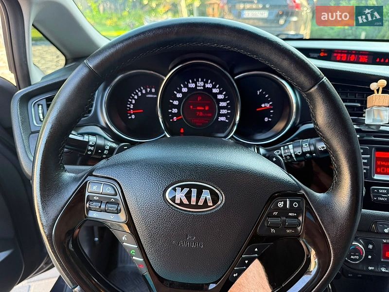 Хэтчбек Kia Ceed 2012 в Чернигове