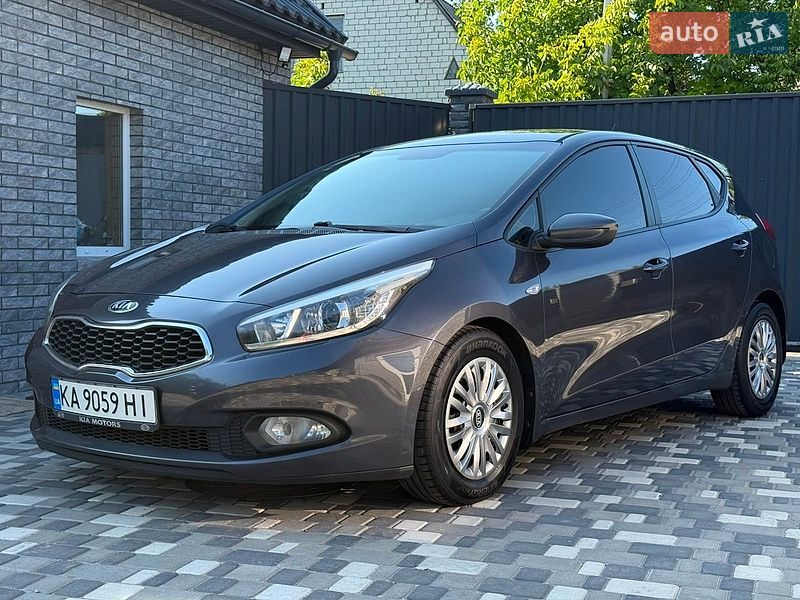 Хэтчбек Kia Ceed 2012 в Чернигове