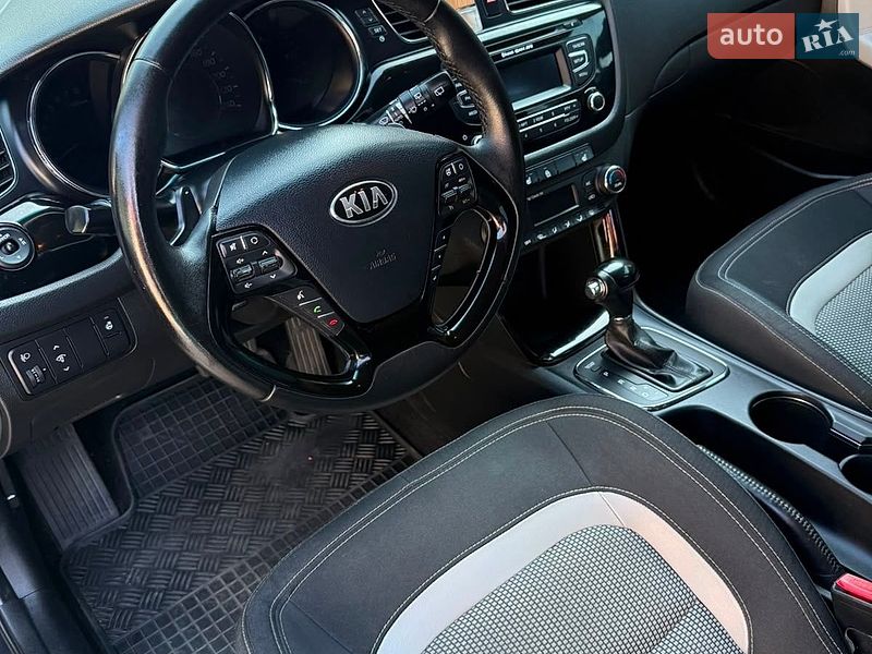 Хэтчбек Kia Ceed 2012 в Чернигове