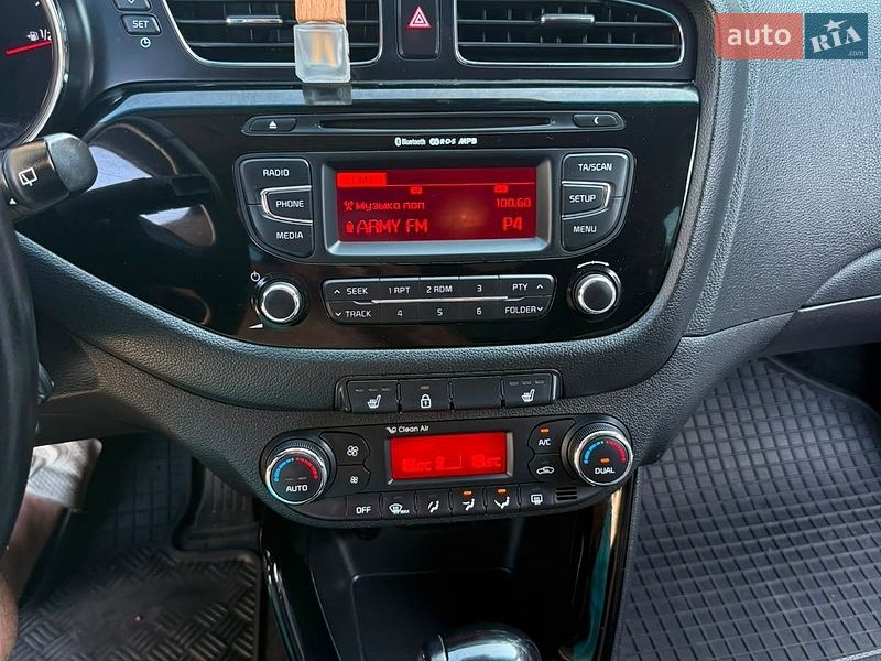 Хэтчбек Kia Ceed 2012 в Чернигове