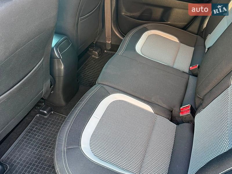 Хэтчбек Kia Ceed 2012 в Чернигове