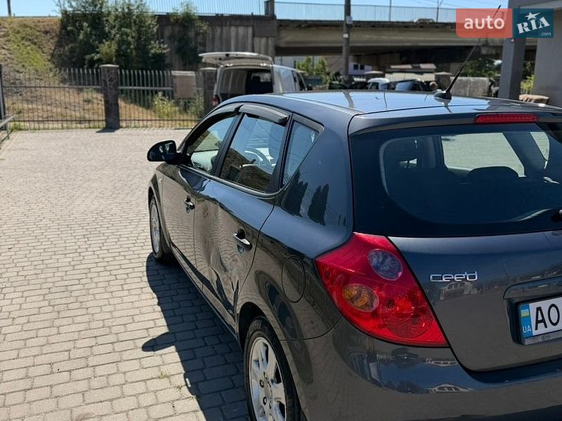 Хэтчбек Kia Ceed 2009 в Мукачево