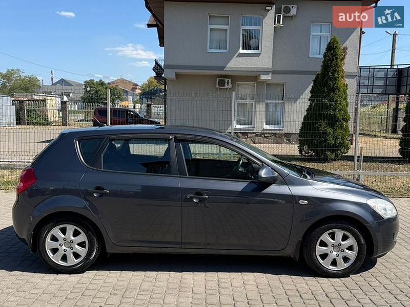 Хэтчбек Kia Ceed 2009 в Мукачево