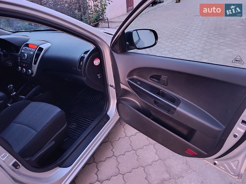 Універсал Kia Ceed 2011 в Луцьку