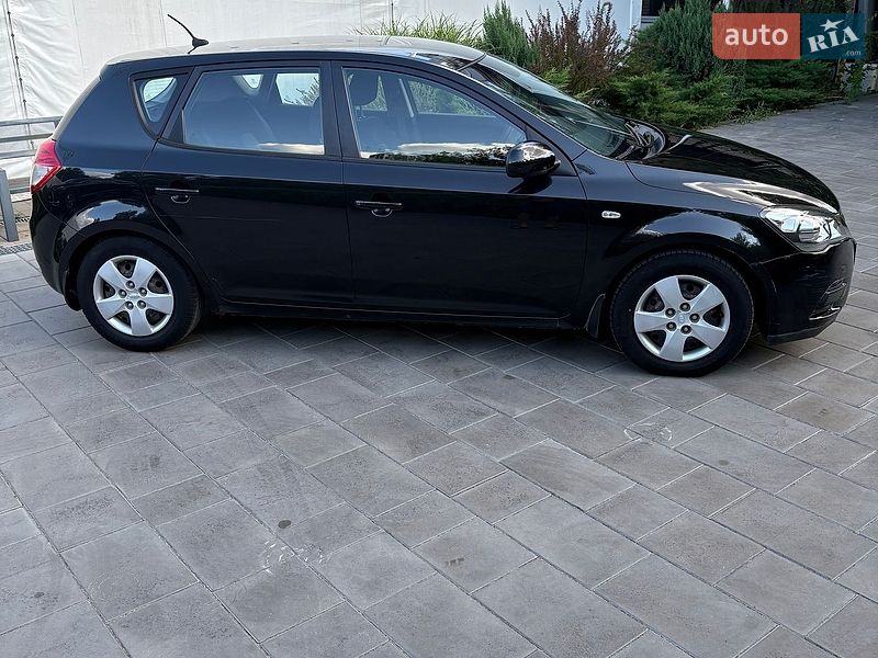 Хетчбек Kia Ceed 2009 в Дніпрі