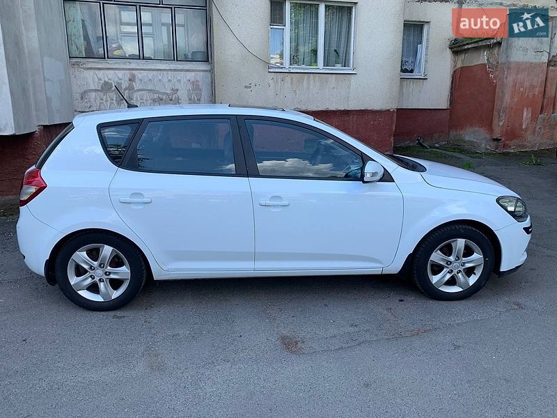 Хетчбек Kia Ceed 2010 в Хмельницькому
