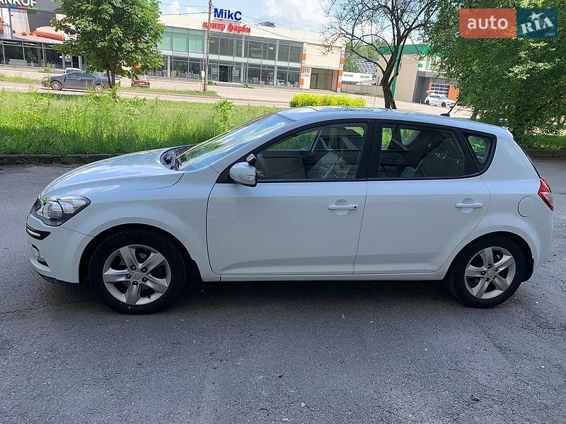 Хетчбек Kia Ceed 2010 в Хмельницькому