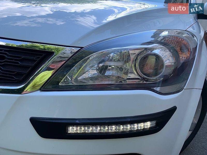 Хетчбек Kia Ceed 2010 в Хмельницькому