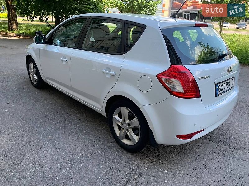 Хетчбек Kia Ceed 2010 в Хмельницькому