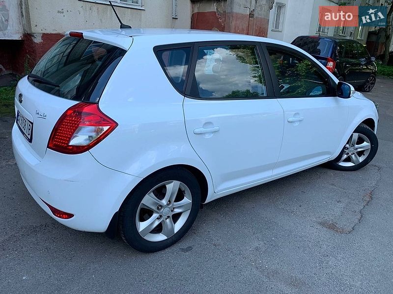 Хетчбек Kia Ceed 2010 в Хмельницькому